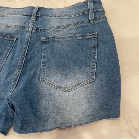 Amazon distressed cut off Jean shorts - Picture 9 of 13